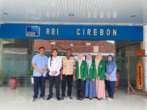 Erika Nur Meylawati dan tim, berperan sebagai narasumber Pengolahan Sampah dalam Dialog RRI Cirebon