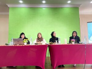 Syifa Soraya, Mahasiswi Jurusan Tadris Biologi FITK UIN Siber Syekh Nurjati Cirebon menjadi salah satu Narasumber pada Halal Bi Halal dan Memperingati Hari Kartini, PSGA UIN Siber Syekh Nurjati Cirebon