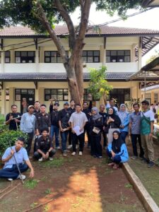 Aksi Nyata Green Campus: Sinergi Mahasiswa dan Cleaning Service Tanam Pohon Dukung SDGs